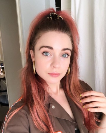 Hannah Kasulka is posing for a photo.